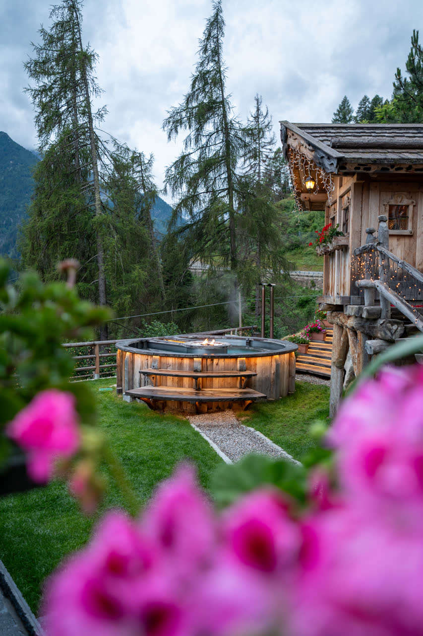 Chalet al Foss — outdoor hot tub