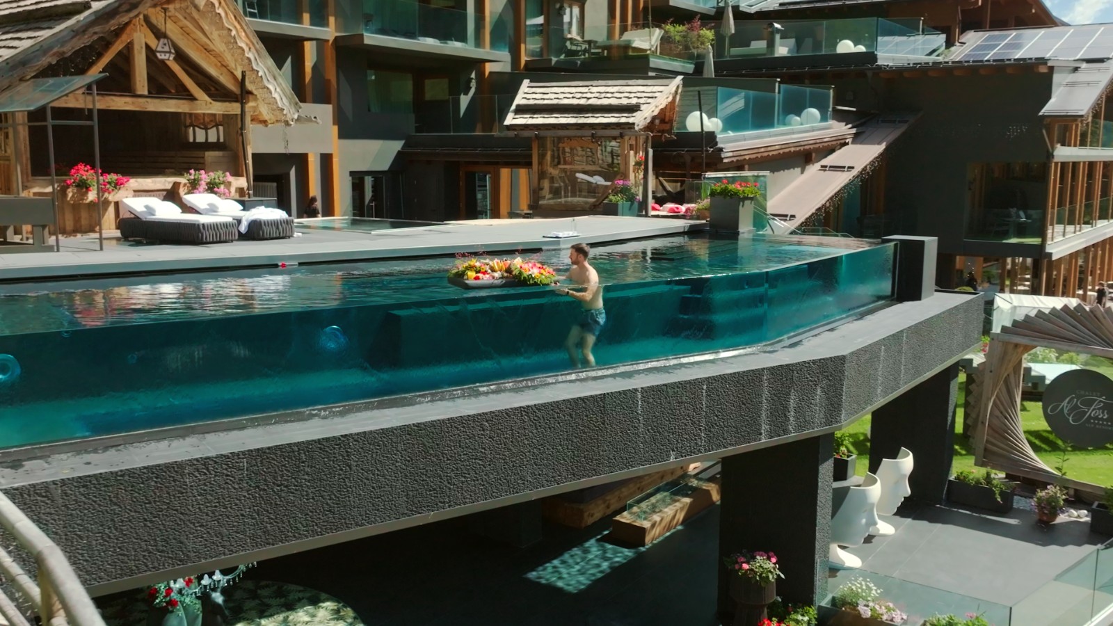 Chalet al Foss — infinity pool over the valley