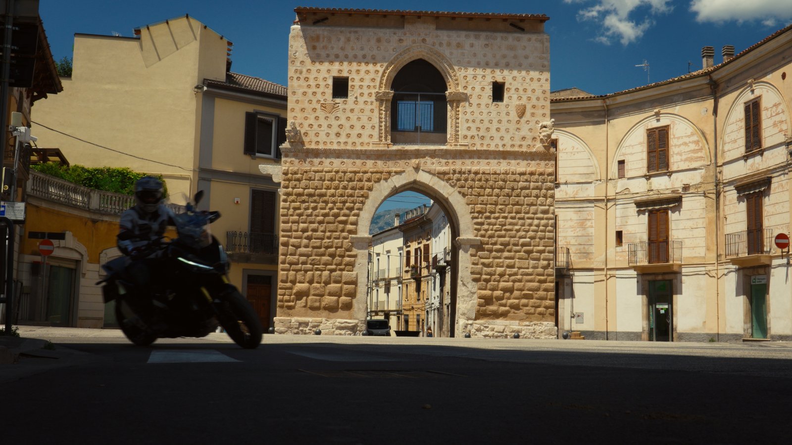 Moto.it · historic gate